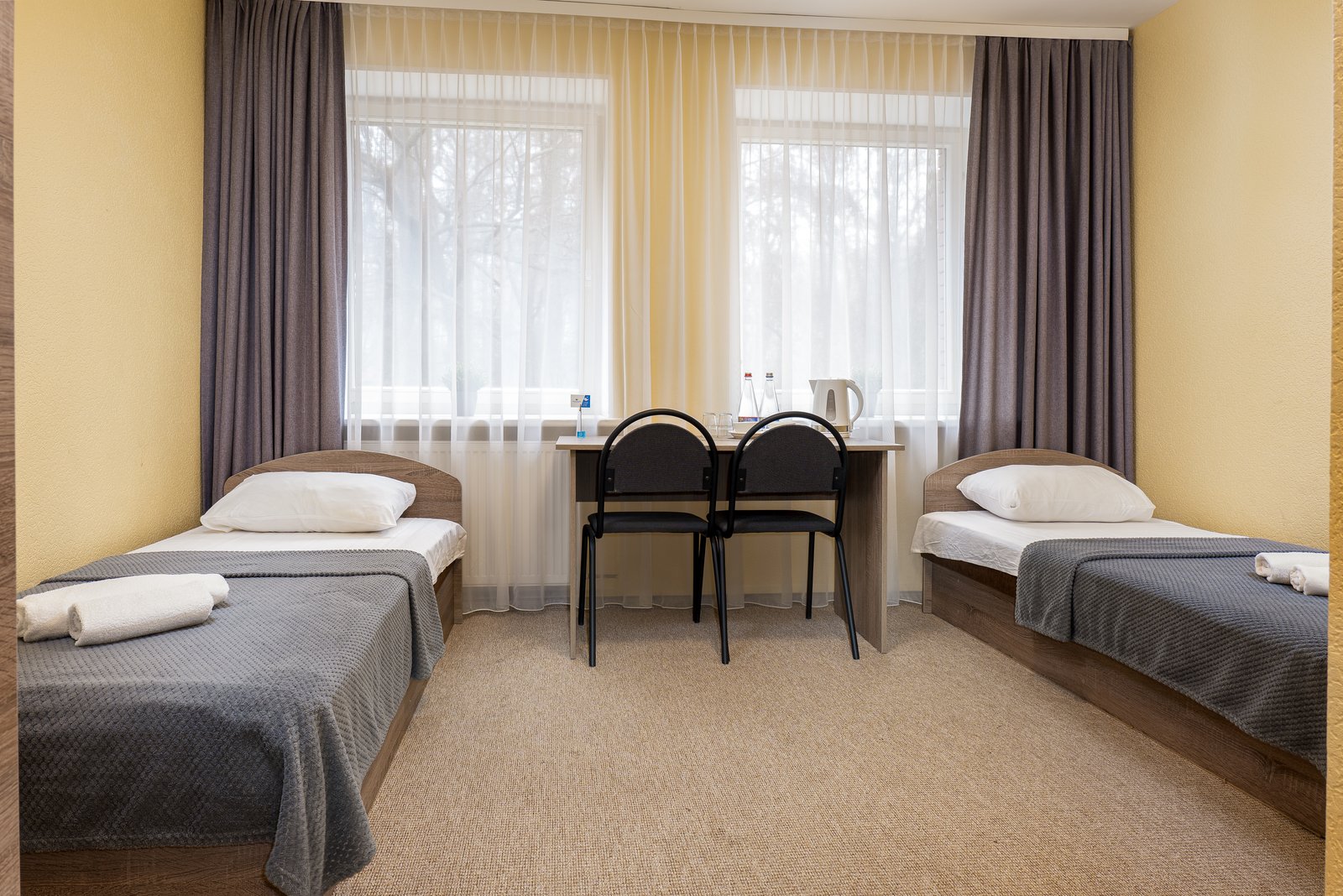 Double room with two separate single beds
