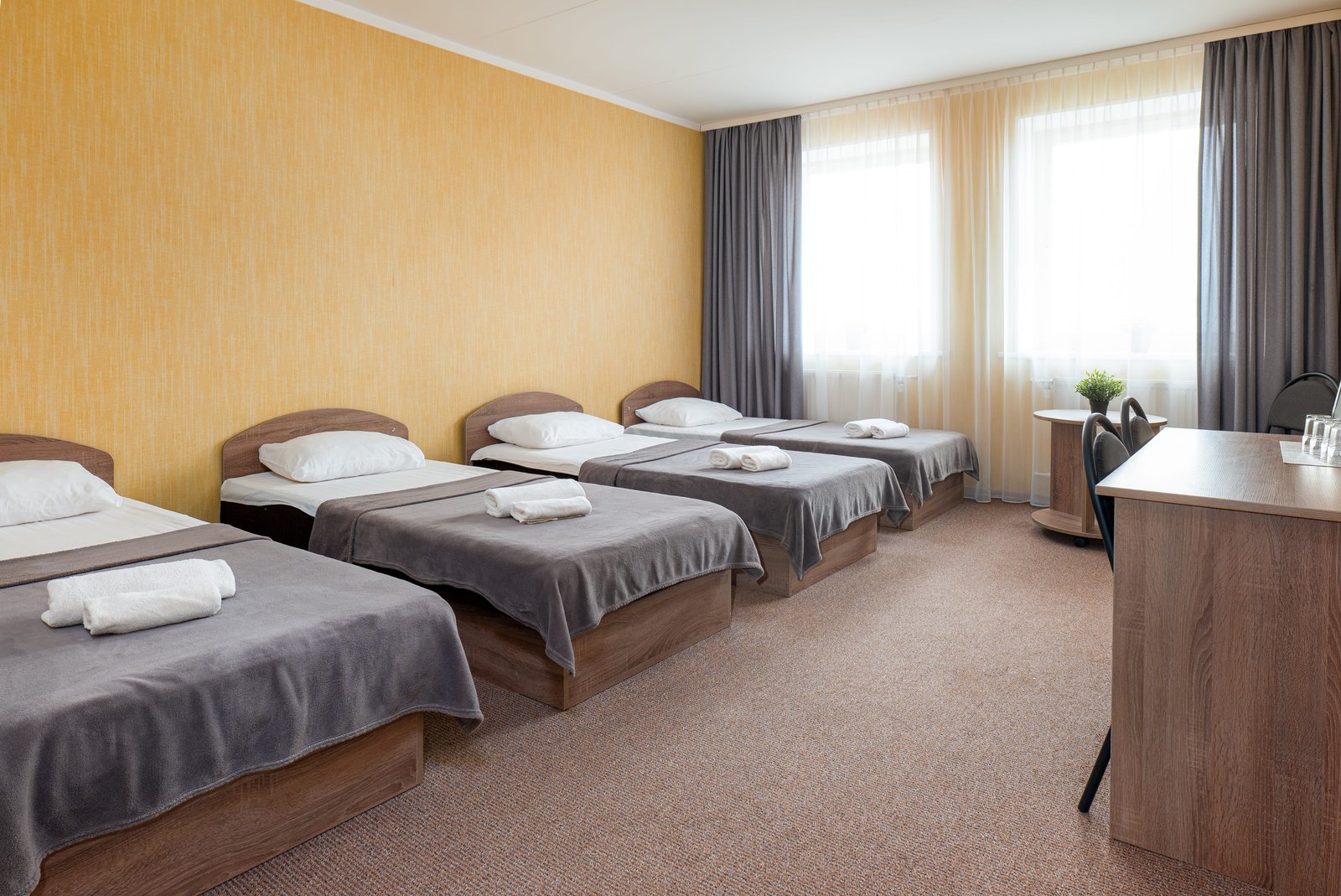 Quadruple room with four single beds